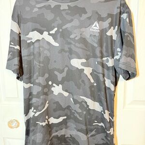 Reebok Men's Black and Gray Camouflage Tee Sz M AM